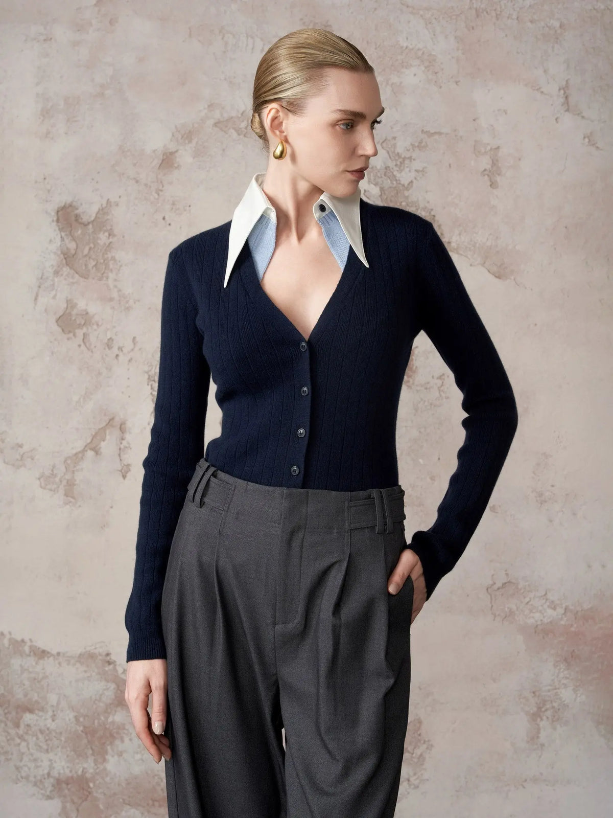 Integrated silk collar detail