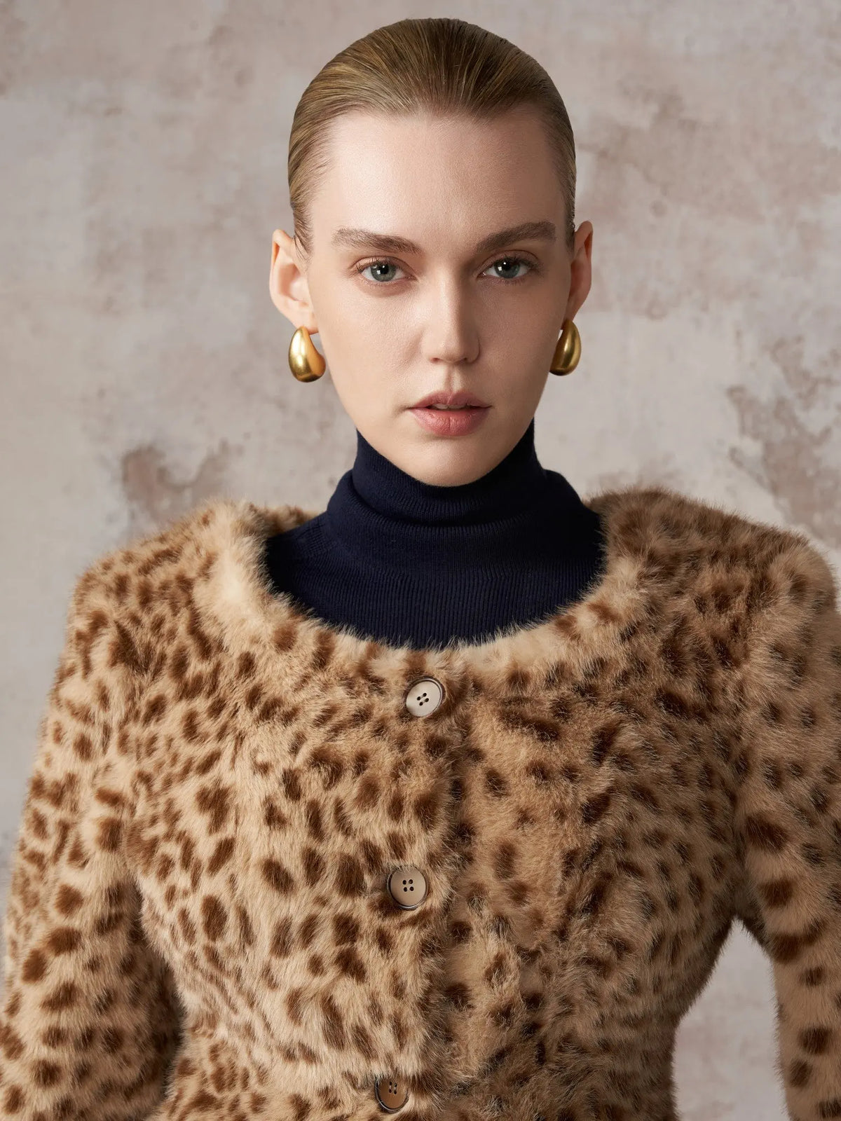 HSW Hourglass Leopard Coat side profile